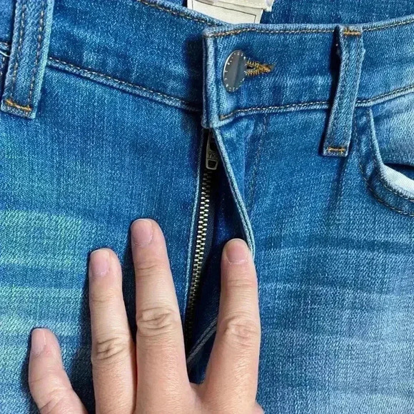 L'AGENCE Nicoline Cropped High-Rise Slim-leg Jeans - Picture 3 of 12